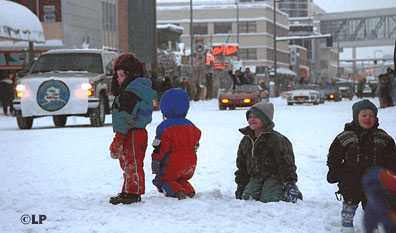 [tots watching parade]