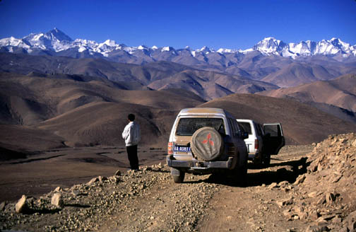 Everest (left) and Cho Oyu (right) as seen from the route to Base Camp.