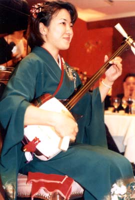 shamisen.jpg (24540 bytes)